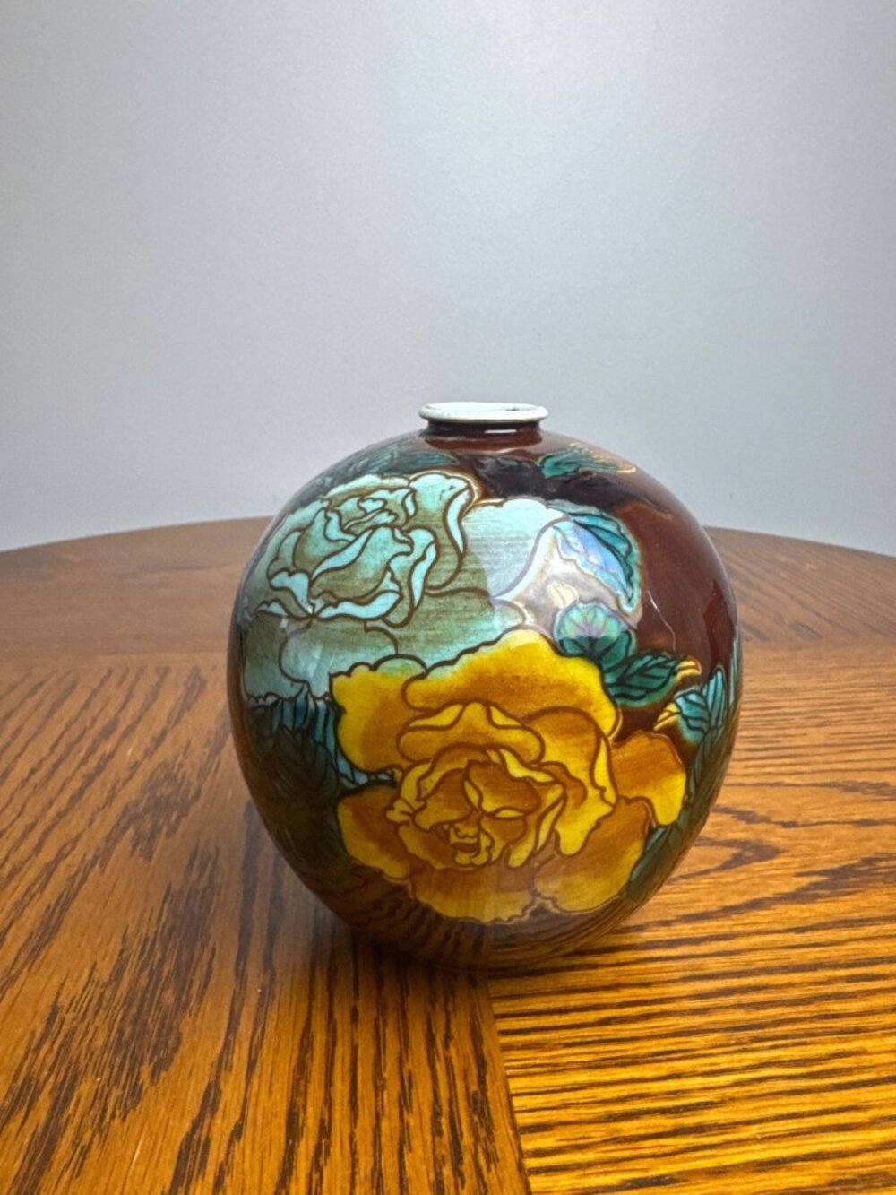 Vintage Ko Kutani Japanese Hand-Painted Floral Ceramic Globe Vase Glossy Finish